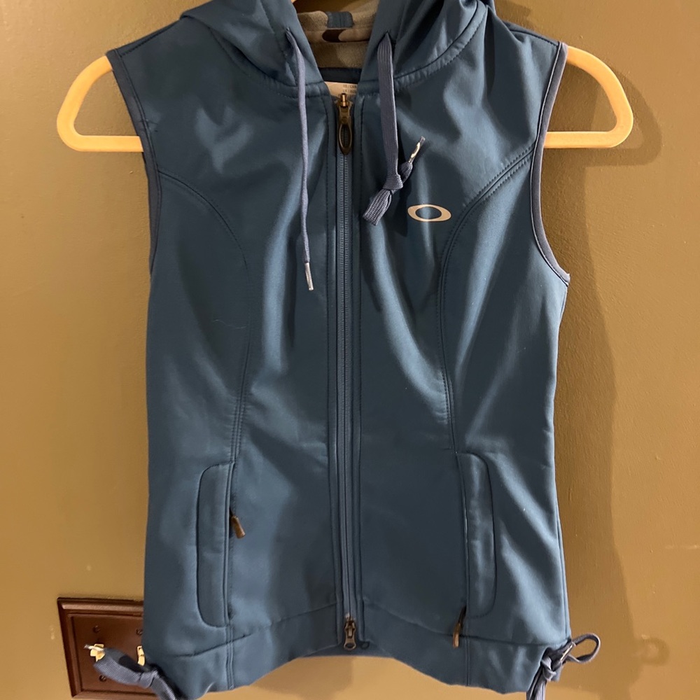 New W/O Tags Oakley Hooded Nylon Vest Womens Size XSM Light Fleece Lined Gray